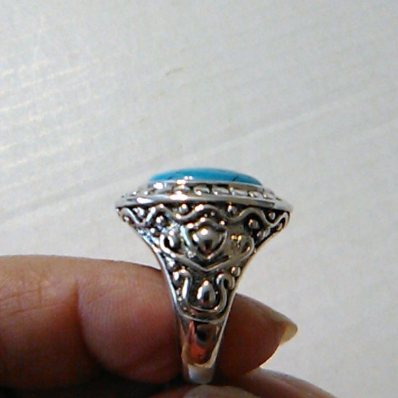 Nwot  silver faux turquoise ring - Picture 6 of 7